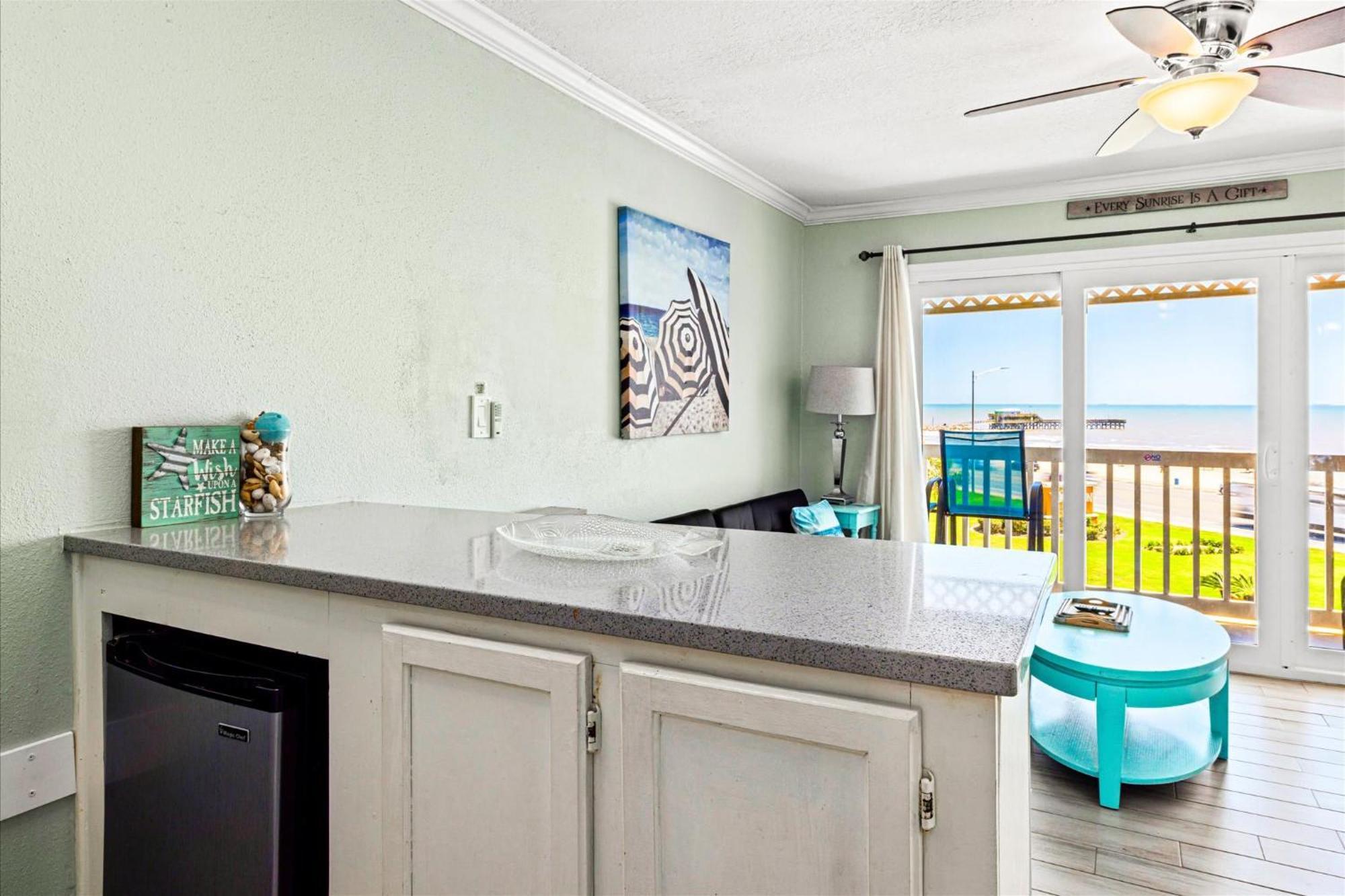 Charming Waterfront Condo Галвестон Экстерьер фото